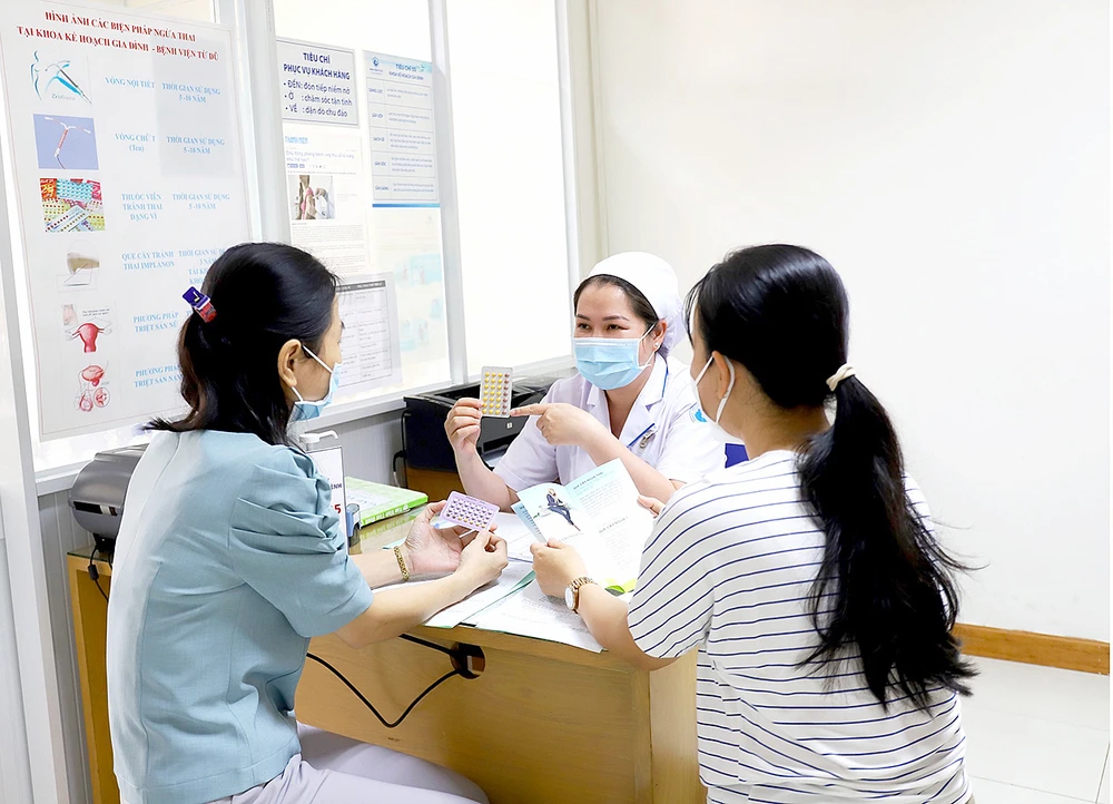 Khoa Kế hoạch gia đình, Bệnh viện Từ Dũ tư vấn biện pháp tránh thai an toàn cho người dân