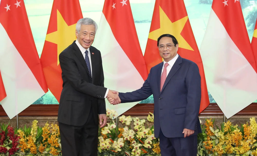 Thủ tướng Phạm Minh Chính và Thủ tướng Singapore Lý Hiển Long. Ảnh: QUANG PHÚC