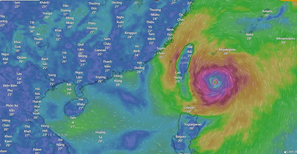 Đến 19 giờ ngày mai, 4-10, bão Koinu sẽ cách Đài Loan (Trung Quốc) khoảng 110km về phía Đông Đông Nam. Ảnh: Windy