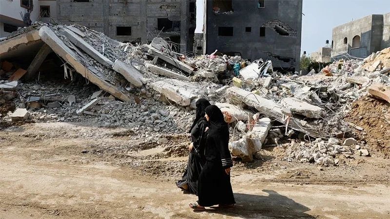 Cảnh đổ nát sau các vụ không kích của Israel tại Dải Gaza, ngày 8-10-2023. Ảnh: Reuters