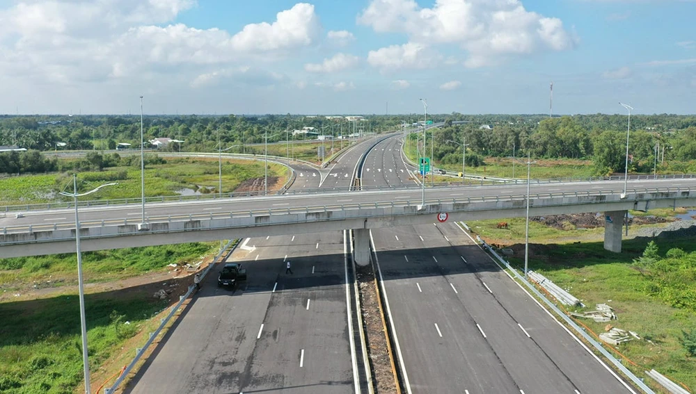 Bộ Xây dựng đề nghị tăng số cầu cạn tại dự án đường bộ cao tốc