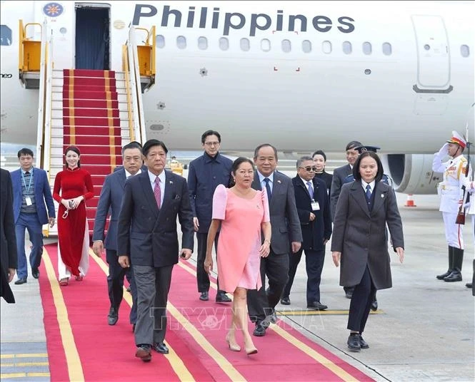 Tổng thống Philippines Ferdinand Romualdez Marcos Jr. và phu nhân đến Sân bay quốc tế Nội Bài, Hà Nội