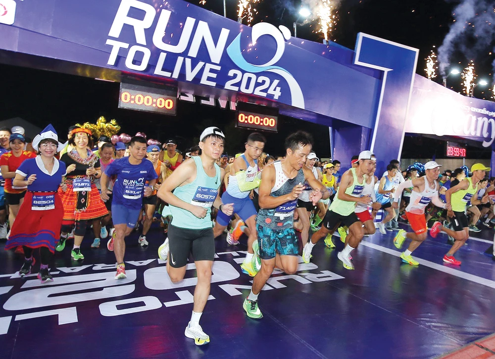 Giải chạy bộ Run To Live 2024 thu hút hơn 7.000 vận động viên tham gia. Ảnh: DŨNG PHƯƠNG