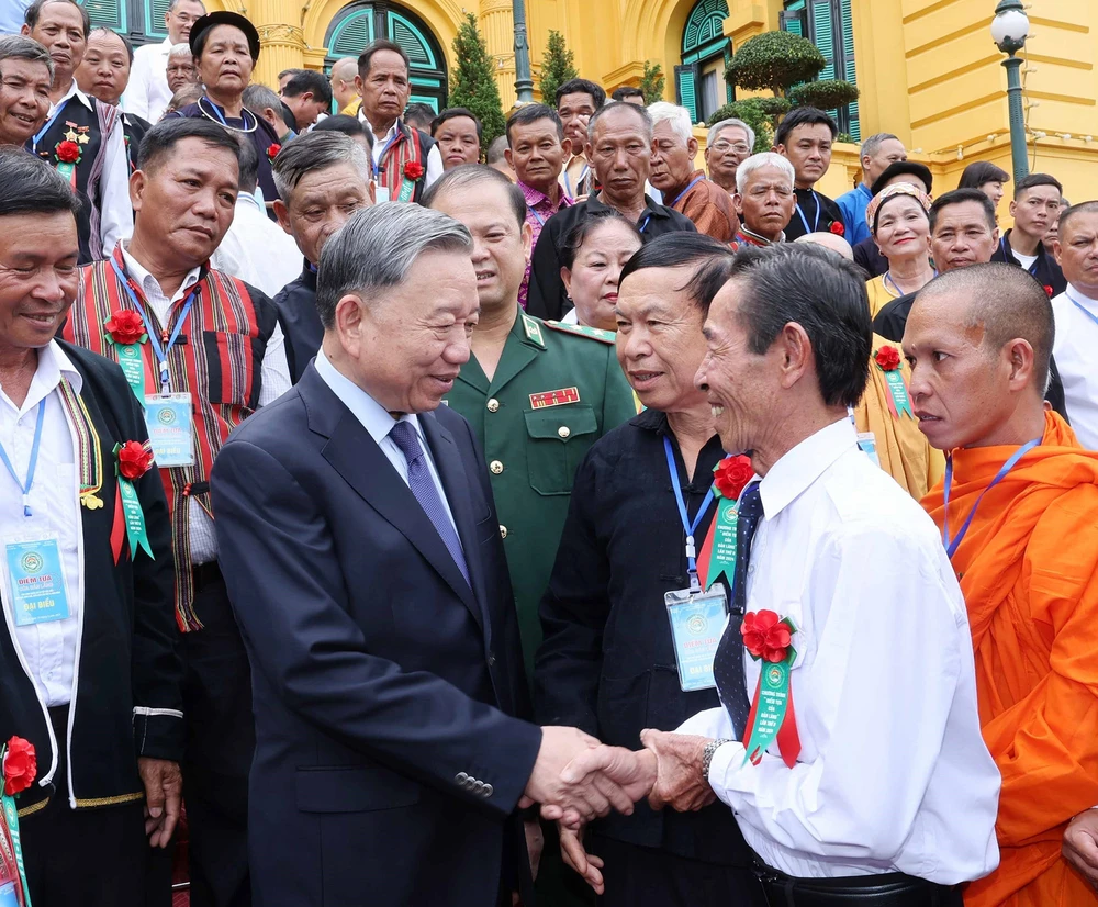 Chủ tịch nước Tô Lâm gặp mặt người có uy tín tiêu biểu trong đồng bào dân tộc thiểu số. Ảnh: TTXVN