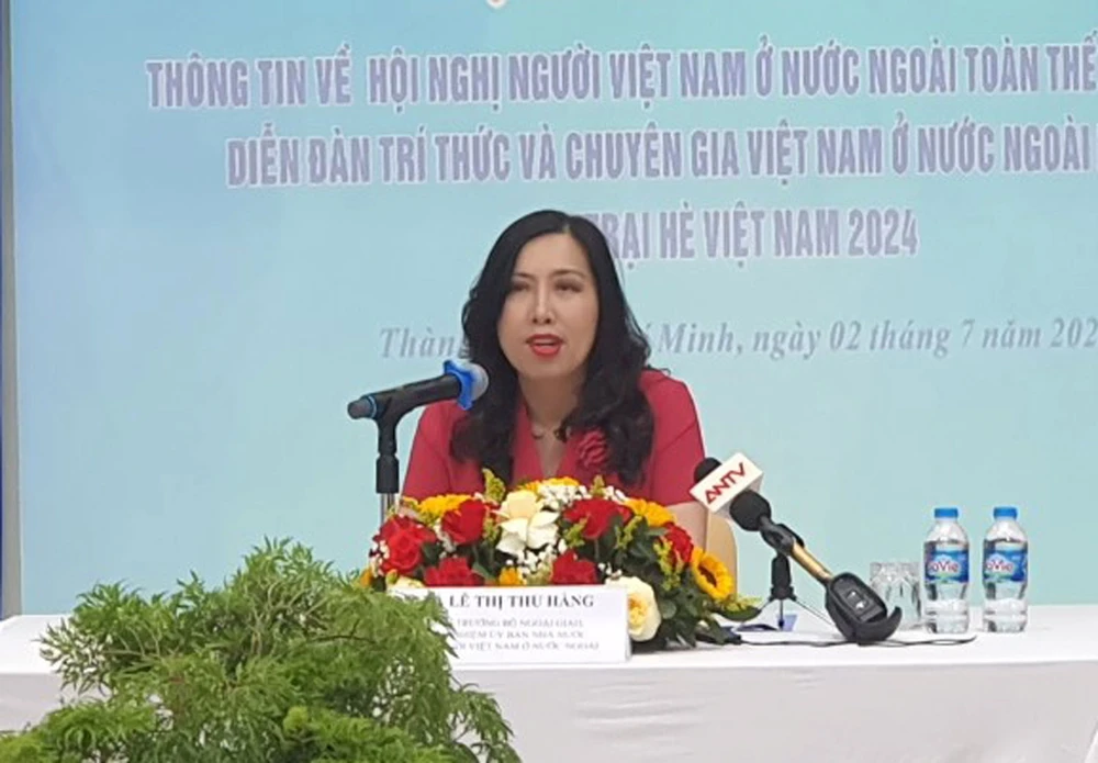 Thứ trưởng Bộ Ngoại giao, Chủ nhiệm Ủy ban Nhà nước về người Việt Nam ở nước ngoài Lê Thị Thu Hằng tại buổi họp báo