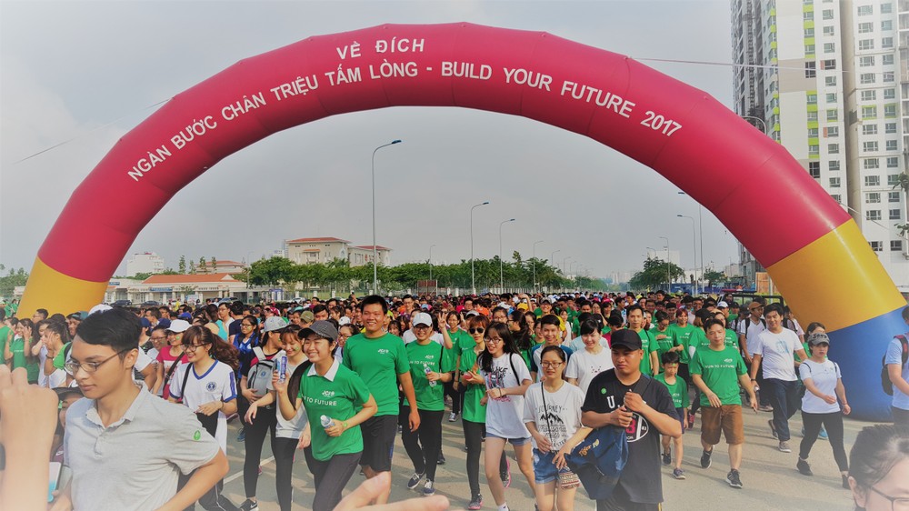 Students join in charity run in district 2