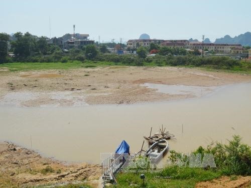 The low level of water at the Mắt Rồng Reservoir in Vân Đồn District, Quảng Ninh Province. — VNA/VNS -Nguyen Hoang