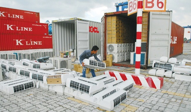 HCM City authorities seize containers of smuggled air conditioners and other electronic goods. — VNA/VNS
