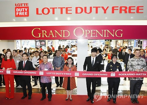  the opening ceremony of its first overseas shop at Jakarta International Airport in Indonesia on the same day. (Yonhap)