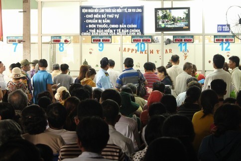 Patients register at Chợ Rẫy Hospital in HCM City. — Photo voh.com.vn