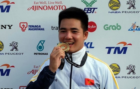 Chu Duc Anh brings home 3rd gold medal at the men's recurve (one stringed bow) 