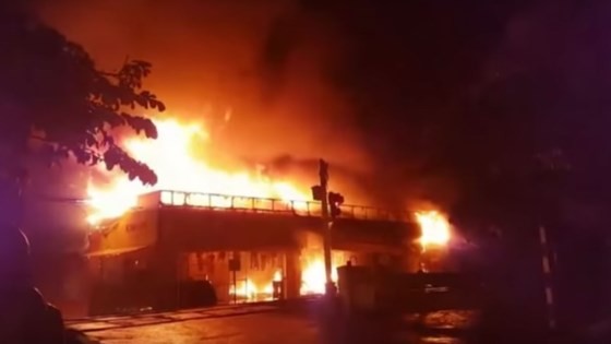 The fire starts on the 1st floor of Thanh Do supermarket