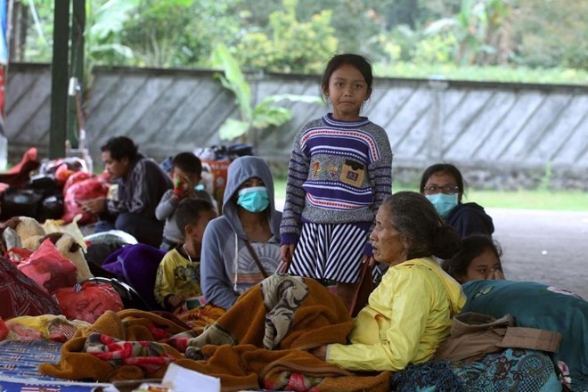 Villagers rest at an evacuee camp in Rendang, Bali, Indonesia, on September 25, 2017. (AP Photo/Firdia Lisnawati)