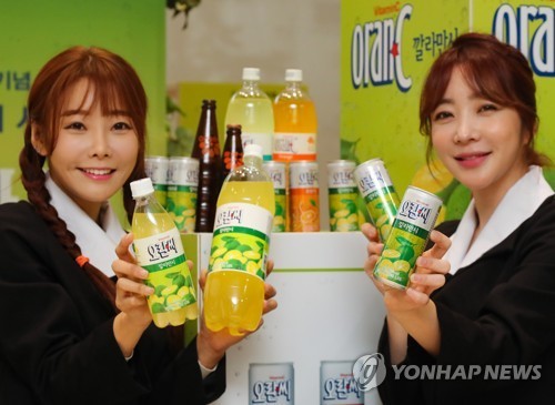 Donga Otsuka Co., a South Korean beverage maker, releases a new drink made of tropical fruit calamansi in Seoul on April 6, 2016. (Yonhap)