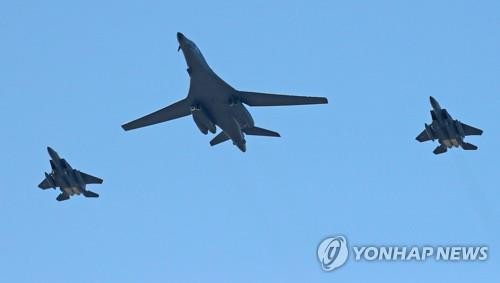 U.S. B-1B bombers fly over S. Korea to participate in Seoul air show