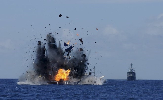 ndonesia blows illegal fishing boat (Source: CCTV)