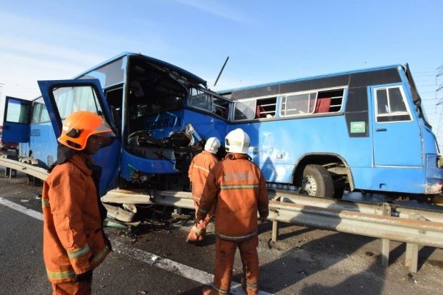 Eight workers killed in three-vehicle crash in Malaysia. (Photo: thestar.com.my)
