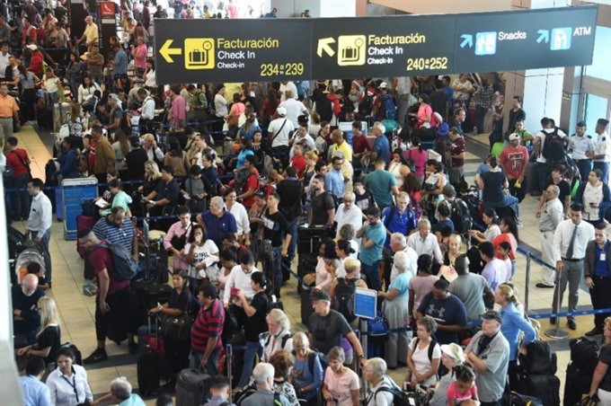 Airline passengers heading to the United States can expect longer lines as new security procedures are implemented, including interviews before checking in. -- AFP/VNA Photo 