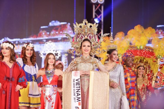 Khanh Ngan defeats 4 finalists to win the crown