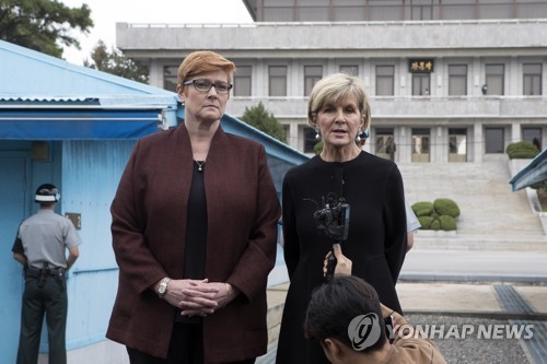 Australian Foreign Minister Julie Bishop (R) and Defense Minister Marise Payne answer reporters' questions during a visit to the inter-Korean truce village of Panmunjom on Oct. 12, 2017. (Yonhap)