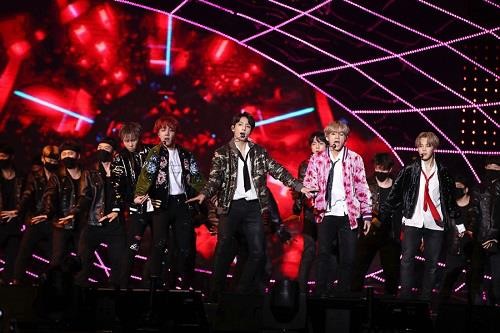 This photo provided by Mnet shows BTS performing at the 2017 Mnet Asian Music Awards on Dec. 1, 2017, held at AsiaWorld-Expo in Hong Kong. (Yonhap)