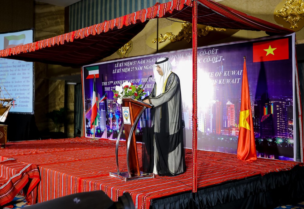 The Consul General of the State of Kuwait in HCMC, Khaled Falah Al-Mutairi gives a speech at the meeting 