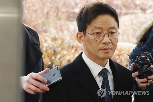 Former senior prosecutor Ahn Tae-geun appears at the Seoul Eastern District Prosecutors' Office on Feb. 26, 2018 to be questioned over sexual misconduct allegations. (Yonhap)