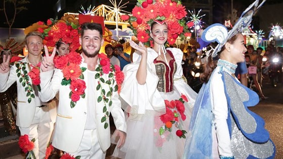 Carnival show 2018 lights up Danang