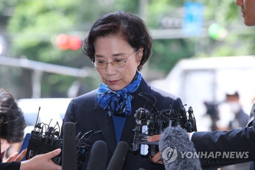 Lee Myung-hee, wife of Hanjin Group Chairman Cho Yang-ho, answers reporters' questions over multiple assault allegations as she appeared for police questioning in Seoul on May 28, 2018. (Yonhap)
