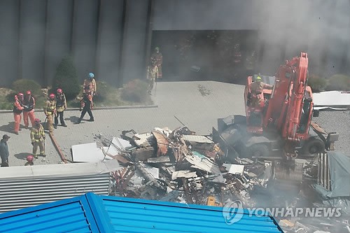 Four-story building collapses in Seoul, injuring one person