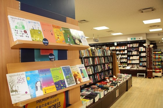 First-ever Vnese book stall in Japan opened