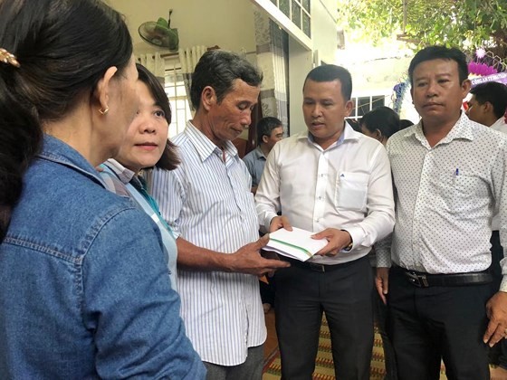 Flood-hit families in Khanh Hoa province supported VND 750mln from Hung Thinh Co