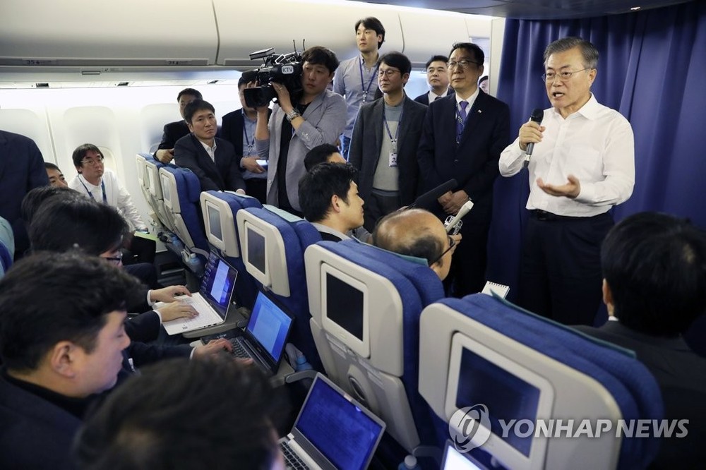 President Moon Jae-in (R, standing) speaks in a press conference held aboard the Air Force One shortly after his departure from Argentina on Dec. 1, 2018. The South Korean president was on his way to New Zealand where he was set to make a three-day state 