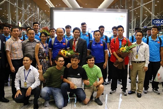 Vietnam's football team arrives in Kuala Lumpur for final first leg