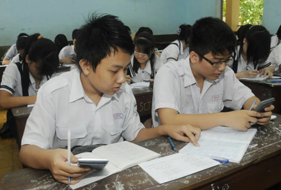 Học sinh lớp 9 trường THCS Kim Đồng, Q.5, TPHCM trong giờ ôn môn Toán. Ảnh minh họa