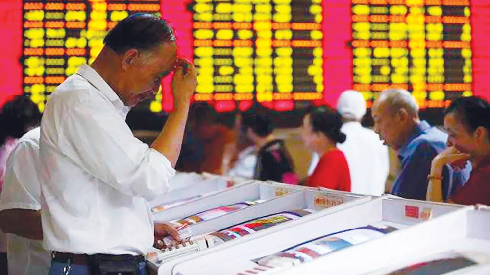 Nhà đầu tư chứng khoán Trung Quốc lo lắng trước các diễn biến bất lợi