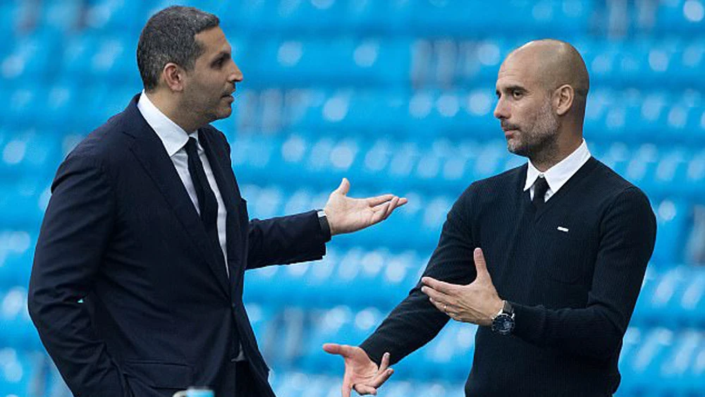 Pep Guardiola muốn gì, Khaldoon Al Mubarak (trái) sẽ đáp ứng