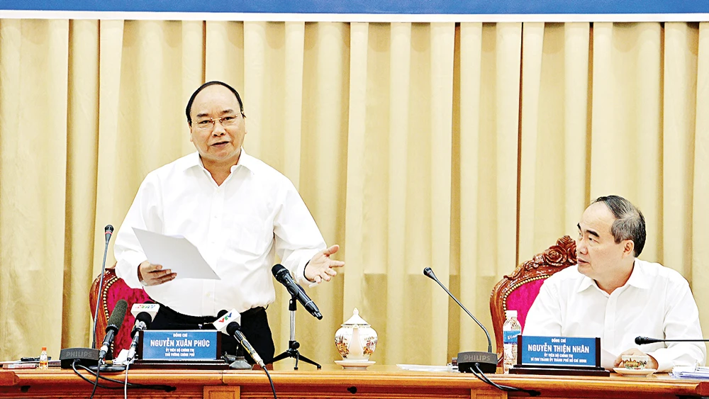 Thủ tướng Nguyễn Xuân Phúc phát biểu trong buổi làm việc với TPHCM