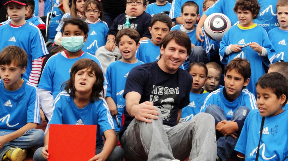Messi trong một sự kiện của Messi Foundation