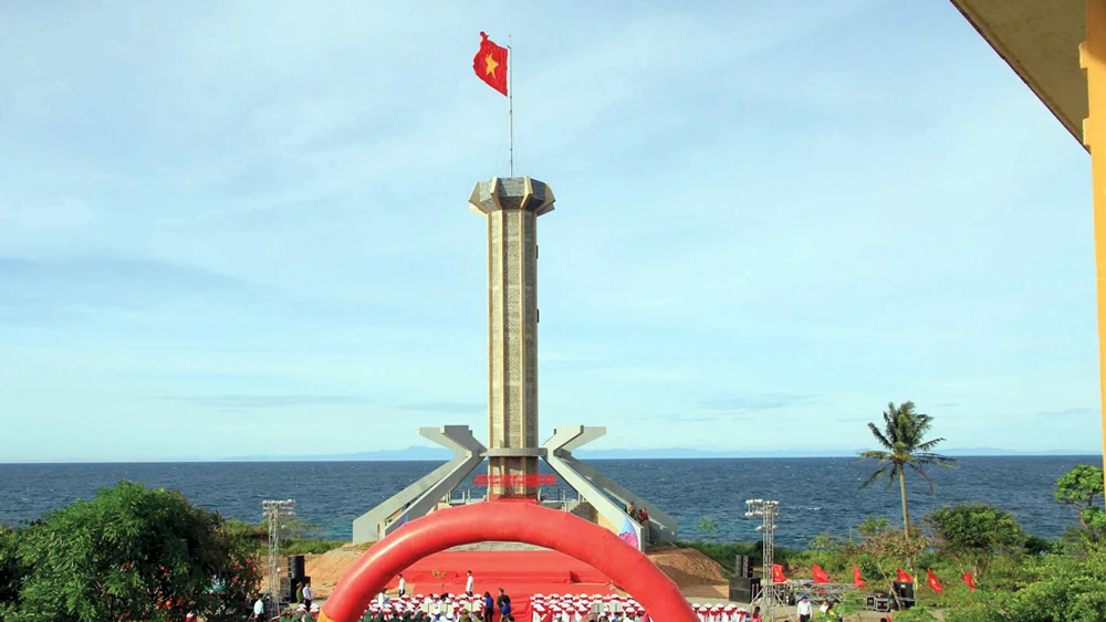 Khánh thành cột cờ Tổ quốc trên đảo Cồn Cỏ
