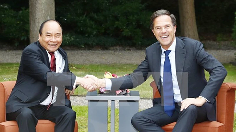 Thủ tướng Nguyễn Xuân Phúc hội đàm với Thủ tướng Vương quốc Hà Lan Mark Rutte. Ảnh: TTXVN