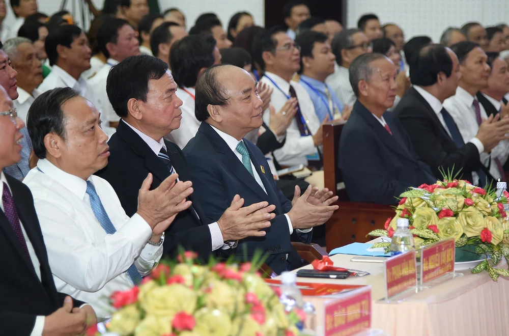 Thủ tướng Nguyễn Xuân Phúc tham dự lễ khai mạc Ngày hội Bến Tre – Đồng khởi khởi nghiệp 2017. Ảnh: VGP