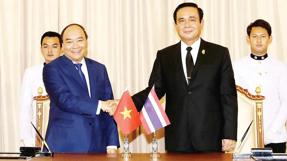 Thủ tướng Thái Lan Prayut Chan-o-cha đón và hội đàm với Thủ tướng Nguyễn Xuân Phúc sang thăm chính thức Vương quốc Thái Lan