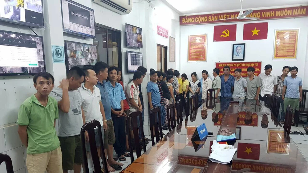24 đối tượng tại Khu Vui Chơi Giải Trí TV Thái Dương ở địa chỉ 60 đường Hòa Bình, phường 5, quận 11 bị tạm giữ