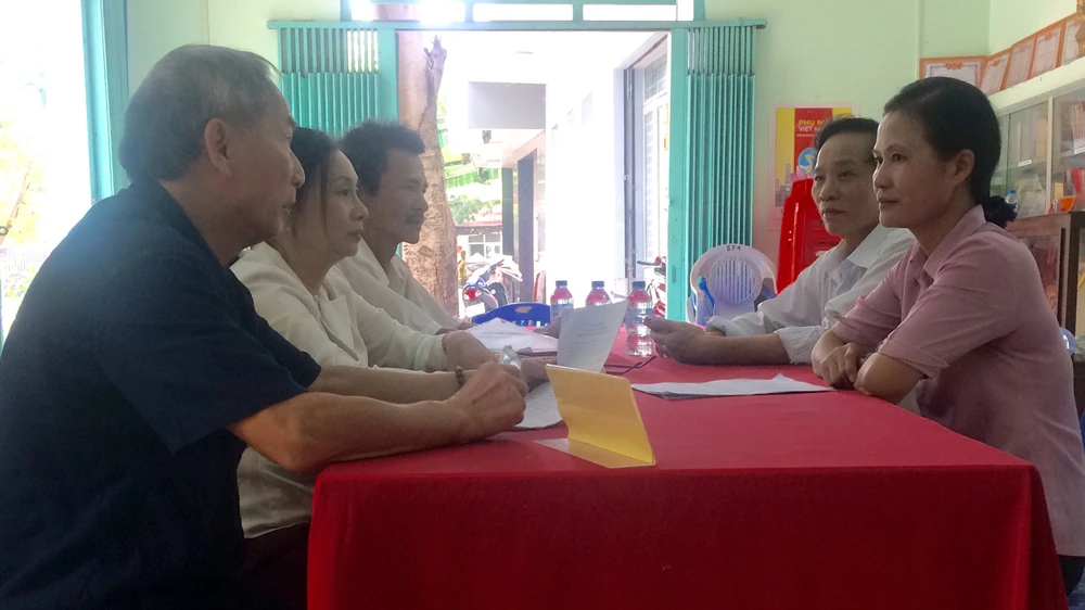 Một buổi trực tiếp dân của Ban công tác mặt trận khu phố 4, phường Tây Thạnh, quận Tân Phú