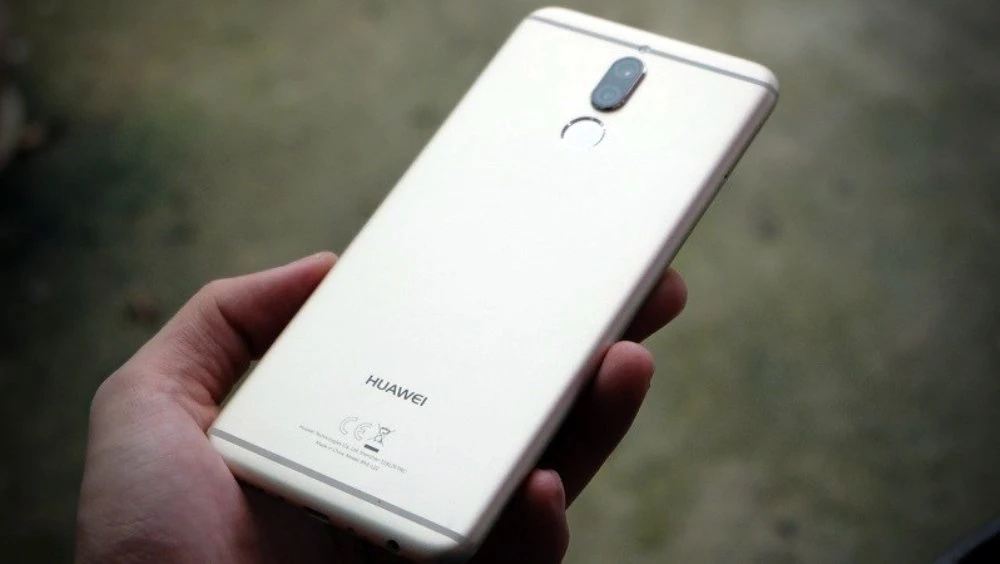 Huawei nova 2i phiên bản màu vàng