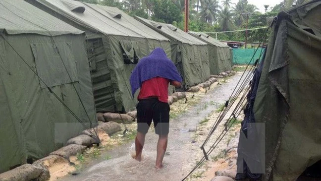Các lán trại tại trung tâm giam giữ người tị nạn trên đảo Manus, Papua New Guinea. Ảnh: TTXVN 