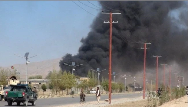 Khói bốc lên từ hiện trường một vụ tấn công vào trung tâm huấn luyện cảnh sát tại ở khu vực Gardez. Ảnh: REUTERS