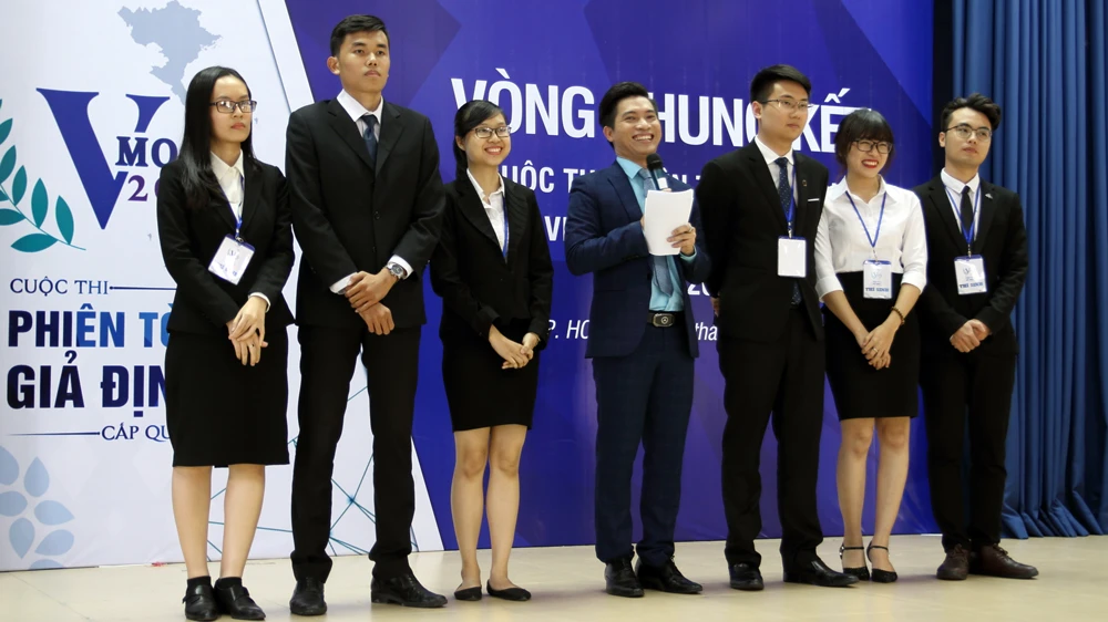 Cuộc thi Phiên tòa giả định cấp quốc gia Vmoot 2017 dành cho sinh viên, diễn ra tại Trường Đại học Luật TPHCM