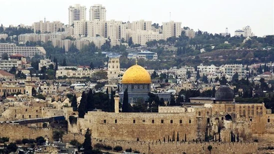 Nhà thờ Al Haram với hình ảnh mái vòm màu vàng rực là biểu tượng của Jerusalem. Ảnh: REUTERS